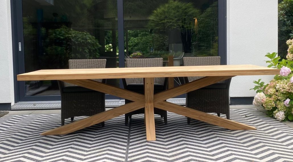 Teak Tisch "Ava" extra massiv in den 2 Längen