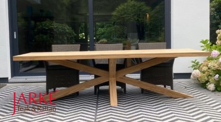 Teak Tisch Ava mit X-Beinen