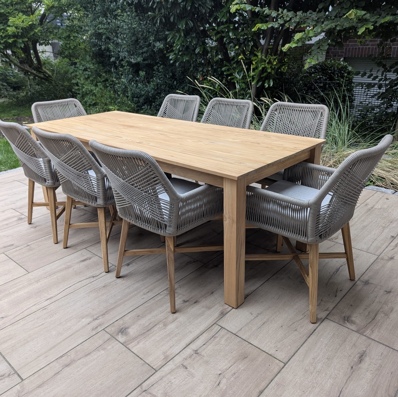 Eine tolle Kombi: Outdoor Stuhl "Paxton" mit dem Teak Tisch "Living"