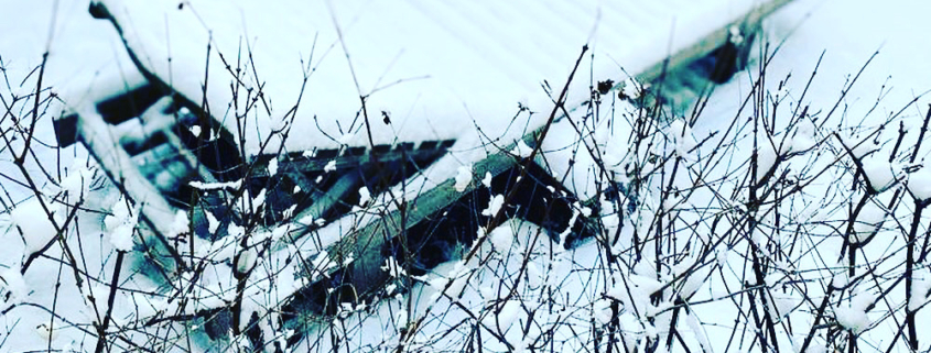 Wetterfeste Teak Liege im Schnee Wetterfeste Teak Liege im Schnee