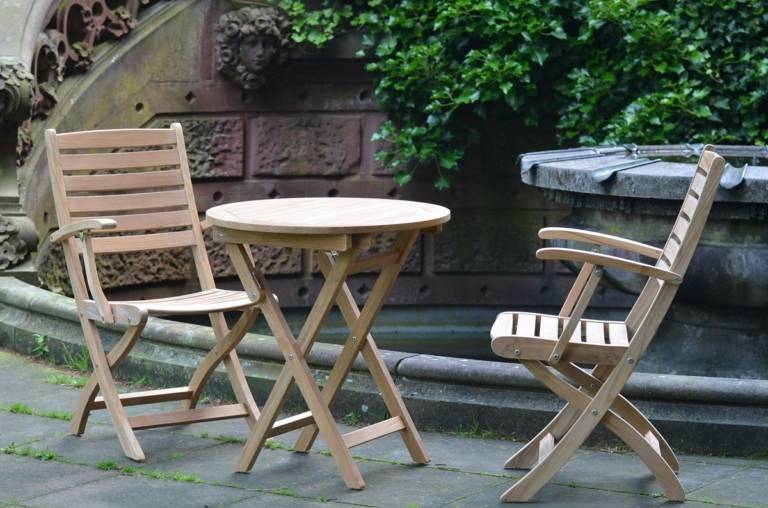 Teak Klappstuhl "Louis" mit Armlehnen und Querlattung