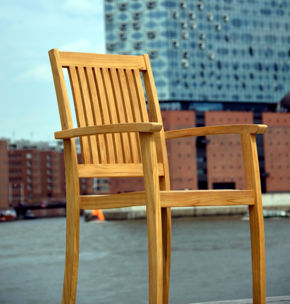 Teak Stapelstuhl "Julian" aus Teakholz bei Jarke Gartenmöbel