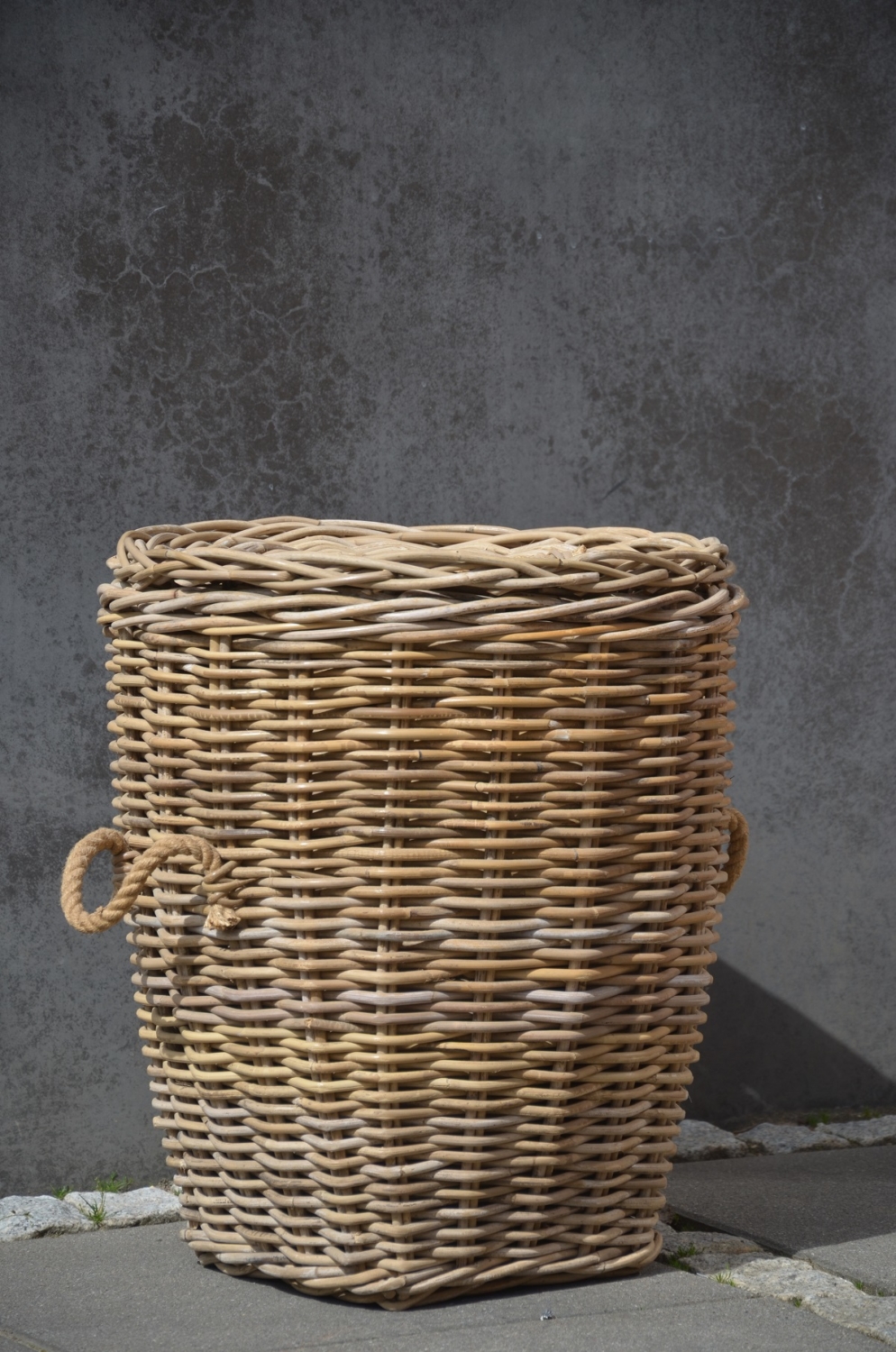 Runder Korb aus Rattan Kubo Grey bei Jarke Teak