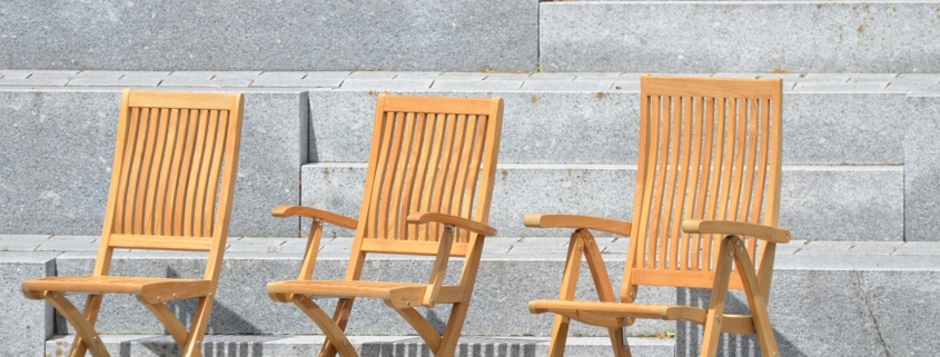 Ergonomischer Teak Hochlehner mit Edelstahlscharnieren