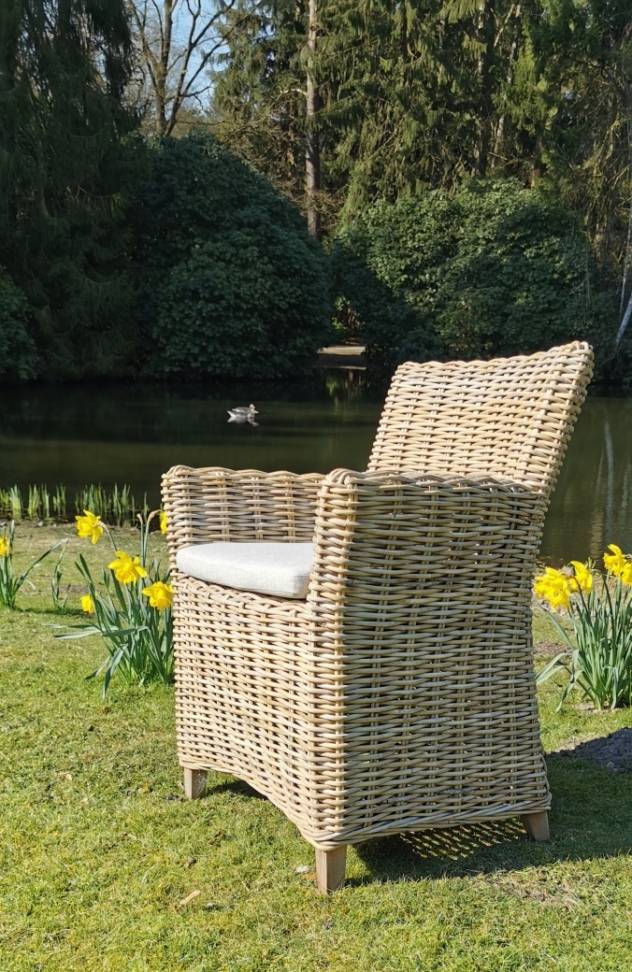Rattan Stuhl "Alpine" Kubo Grey inkl. Kissen bei Jarke Teak Gartenmöbel