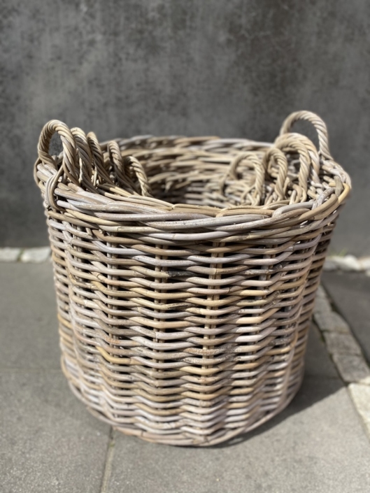 Runder Korb aus Rattan Kubo Grey bei Jarke Teak