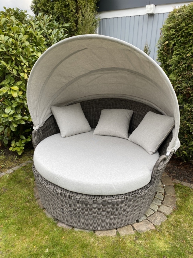 Relax-Sonneninsel mit Stoffdach, Durchmesser 160 cm bei Jarke Teak