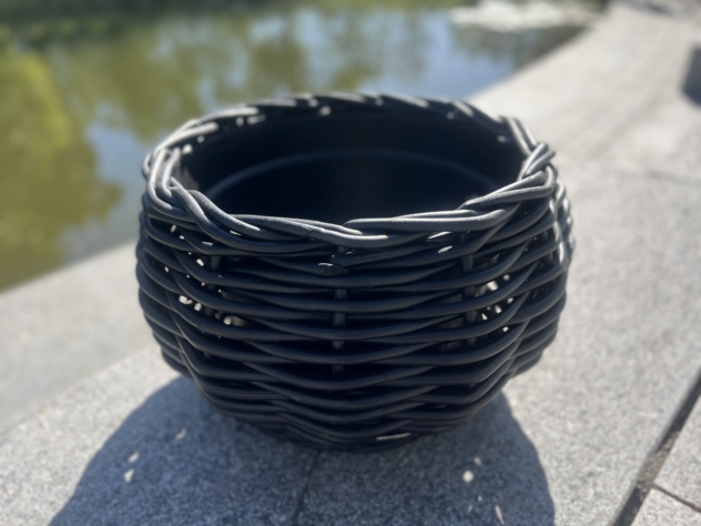 Pflanzkübel aus Kubu Rattan, matt Schwarz