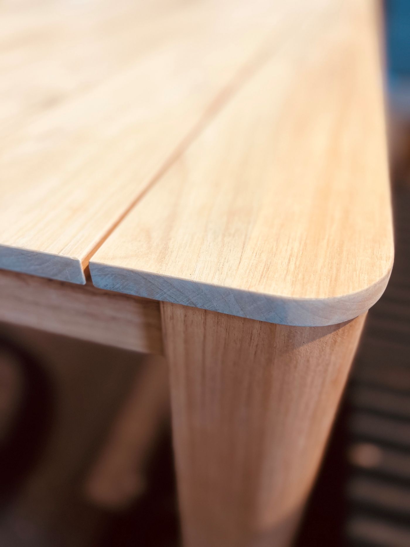 Teak Tisch Caja, mit abgerundeten Beinen von 12 cm