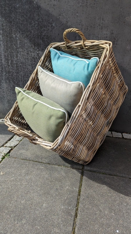 Outdoor Zierkissen mit weißem Keder