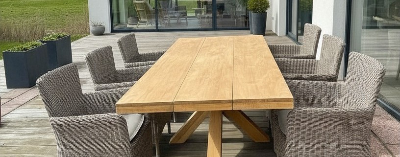 Teak Tisch Ava Teak Bistrotisch mit Eisenfuß, 80 x 80 cm