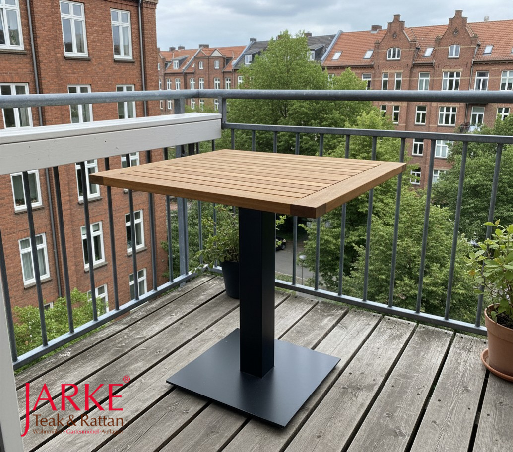 Teak Tisch mit Mittelfuß aus Eisen