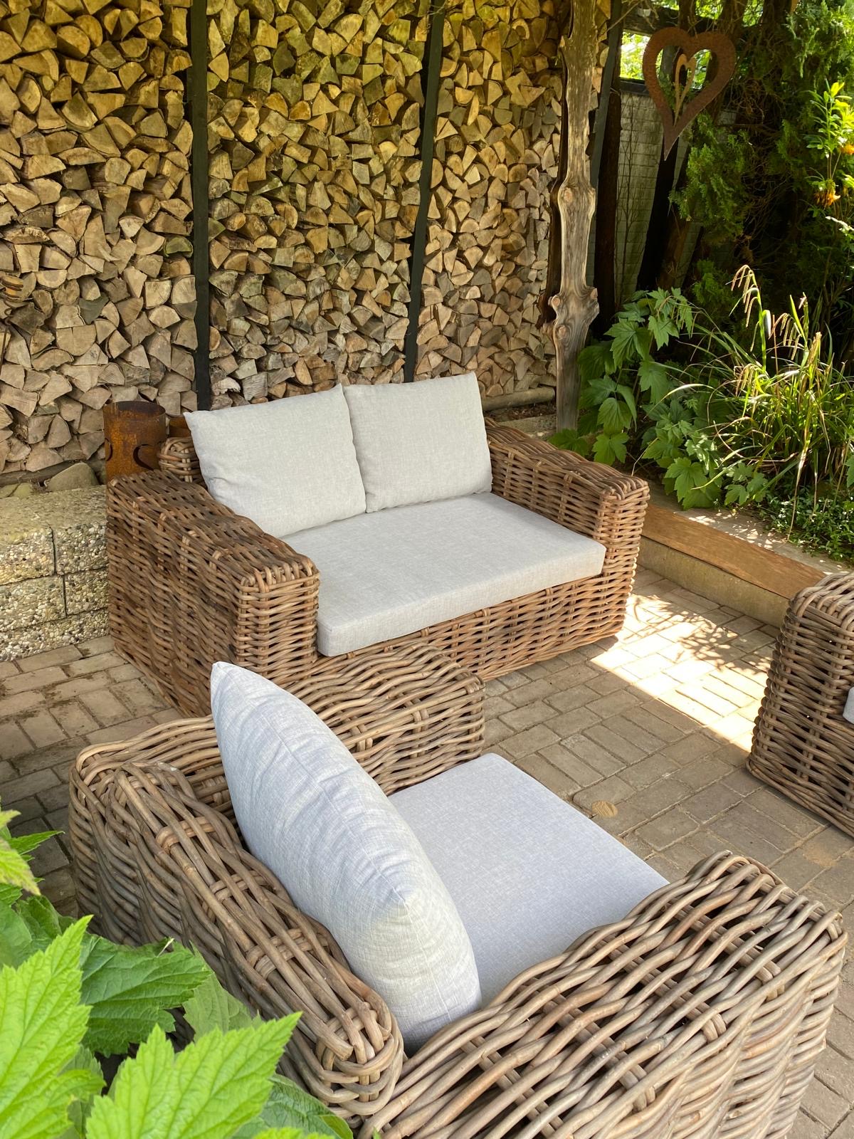 Loungeset " Boss" gefertigt aus extra robuster Kubu/ Rattan Faser. 100 % natürlich.