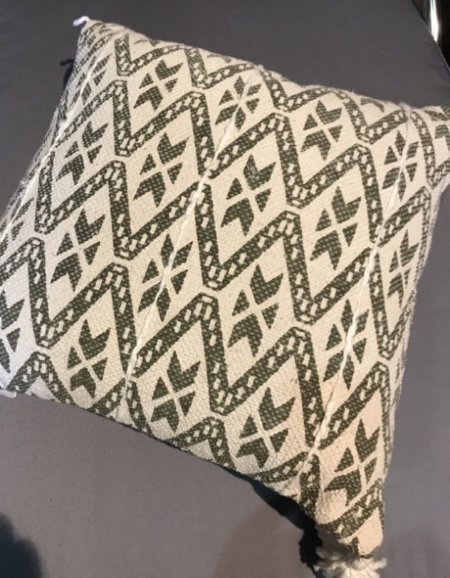 Zierkissen im Boho Hippiestyle mit Bommeln, 50 x 50 cm bei Jarke Teak