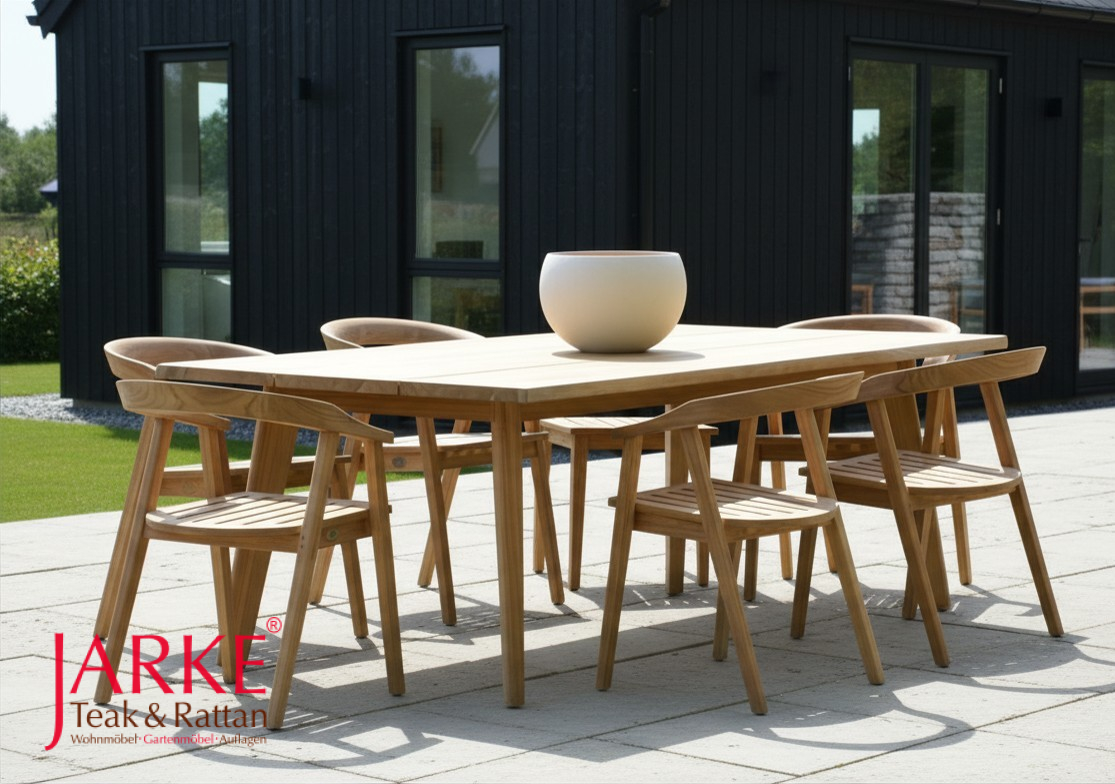 Teak Ensemble im Scandi Look: Teak Tisch Arvid mit passenden Stühlen